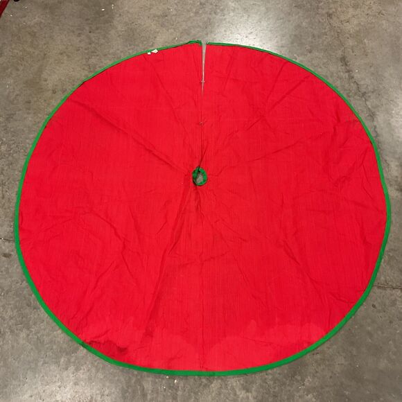 House Of Hatten Christmas Tree Skirt Red Appliqué Mom Dad Kids Toys VTG READ - Picture 8 of 16